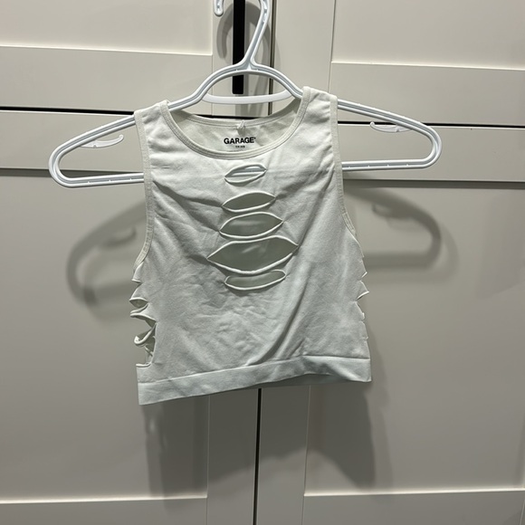 Garage cut out seamless tank - Picture 4 of 4